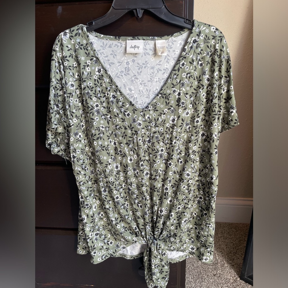 Size small flower print tie front t-shirt.